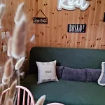 Wdzydze Nad Jeziorem Hébergement de vacances