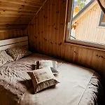 Wdzydze Nad Jeziorem Hébergement de vacances *
