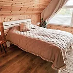 Wdzydze Nad Jeziorem Hébergement de vacances