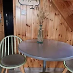 Wdzydze Nad Jeziorem Hébergement de vacances