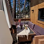 Wdzydze Nad Jeziorem Hébergement de vacances