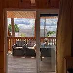 Wdzydze Nad Jeziorem Hébergement de vacances *