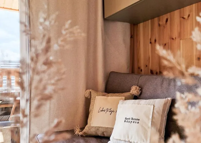 Wdzydze Nad Jeziorem Semesterbostad *